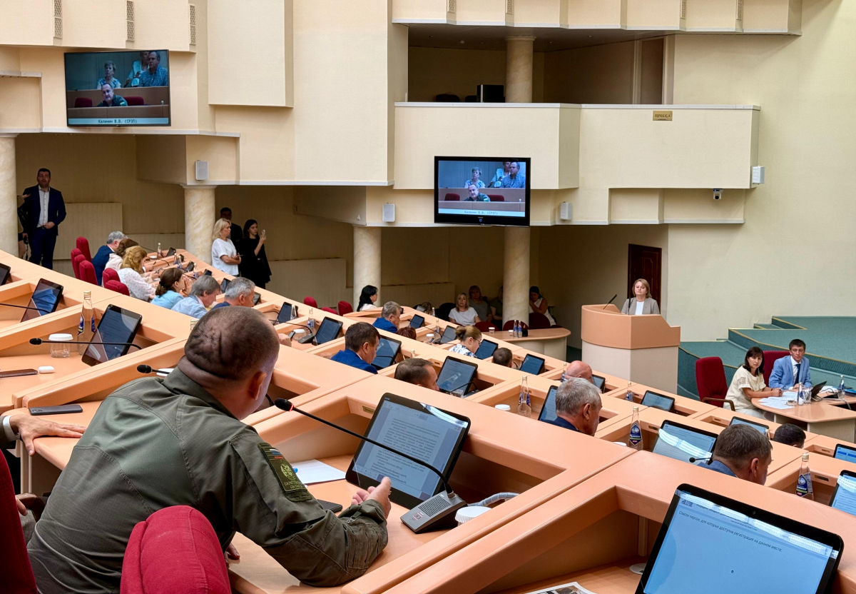 Калинин предложил меры борьбы с бедностью в Саратовской области