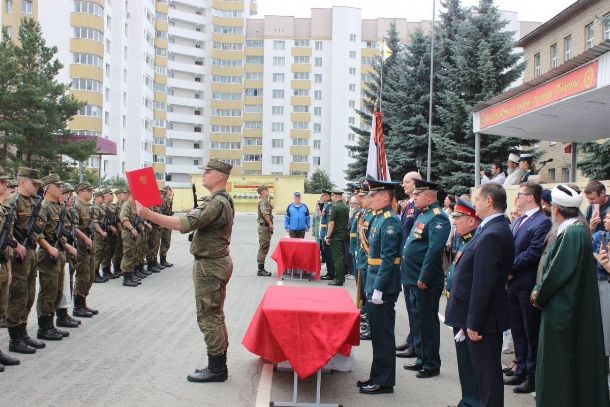 Новобранцы отдельного соединения РХБЗ ЦВО присягнули на верность Родине в Екатеринбурге