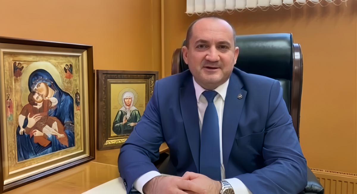 Калинин поздравил женщин Саратовской области с Днём матери